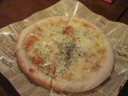 ４種チーズのピザ