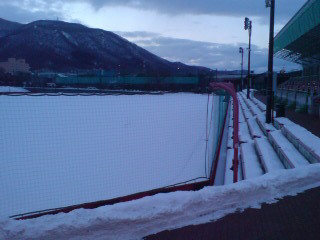 雪中サッカー場