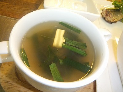 ニラとシイタケの中華スープ。