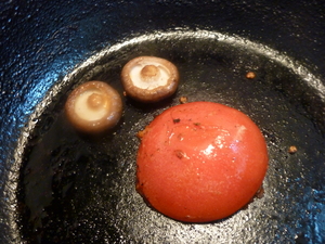 焼きトマトは箸休めになります。