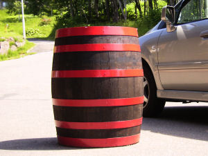 赤黒の樽