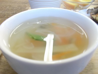 人参・玉ねぎ・コーンの中華スープ