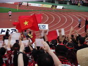 ようこそ！ゴール裏にもベトナムが国旗がいっぱい。